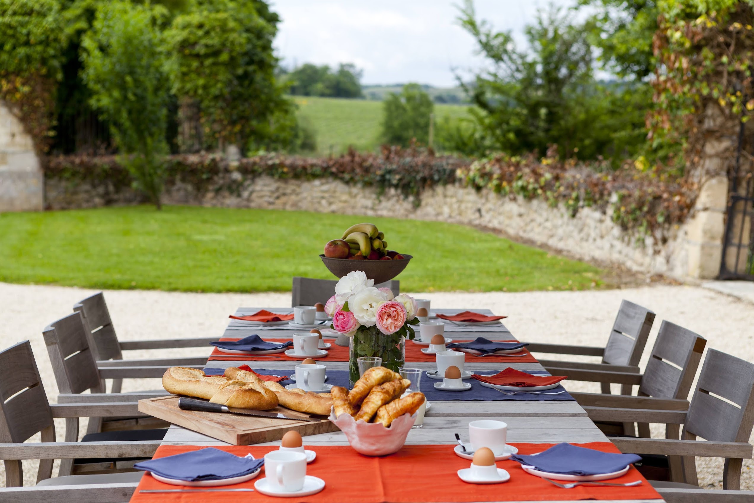 Outdoor dining at Château Le Vert
